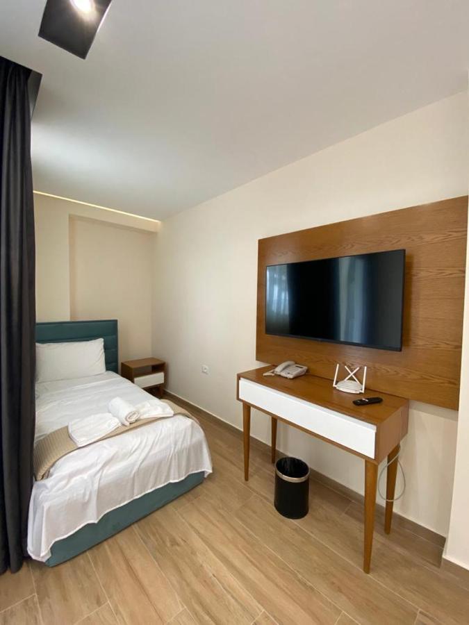 Milenium Hotel Shengjin Exterior photo