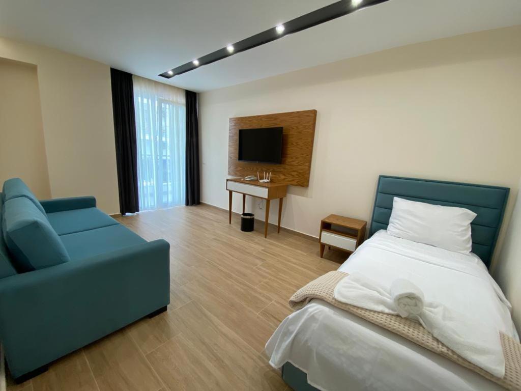Milenium Hotel Shengjin Exterior photo