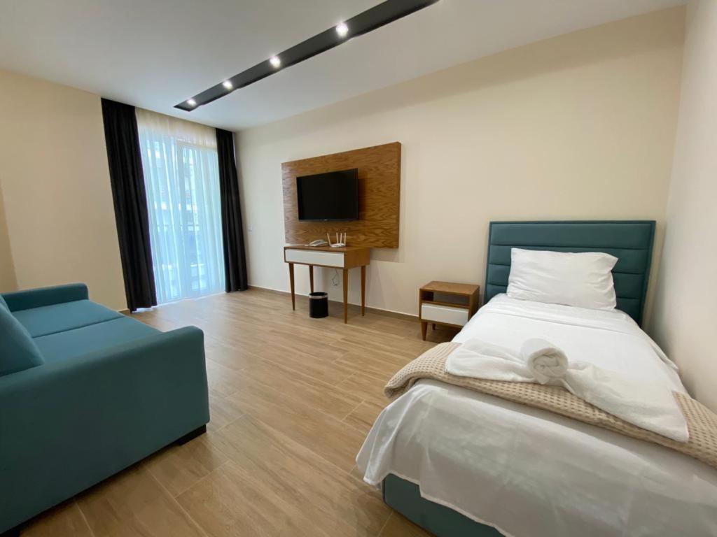 Milenium Hotel Shengjin Exterior photo