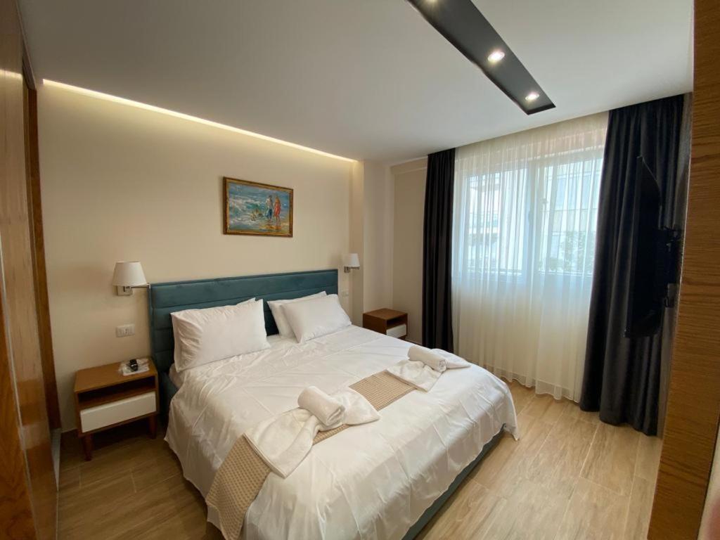 Milenium Hotel Shengjin Exterior photo